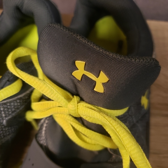 Mens or womens size 10 underarms tennis shoes - Picture 4 of 7